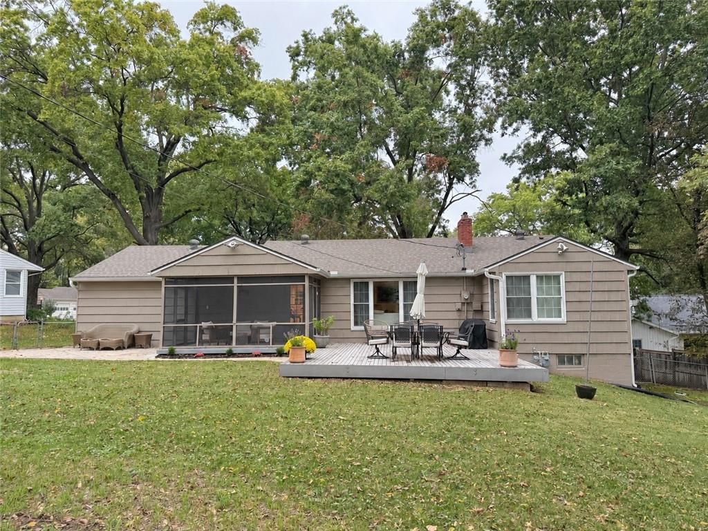 4717 W 77th Place, Prairie Village, KS: listing photo 2