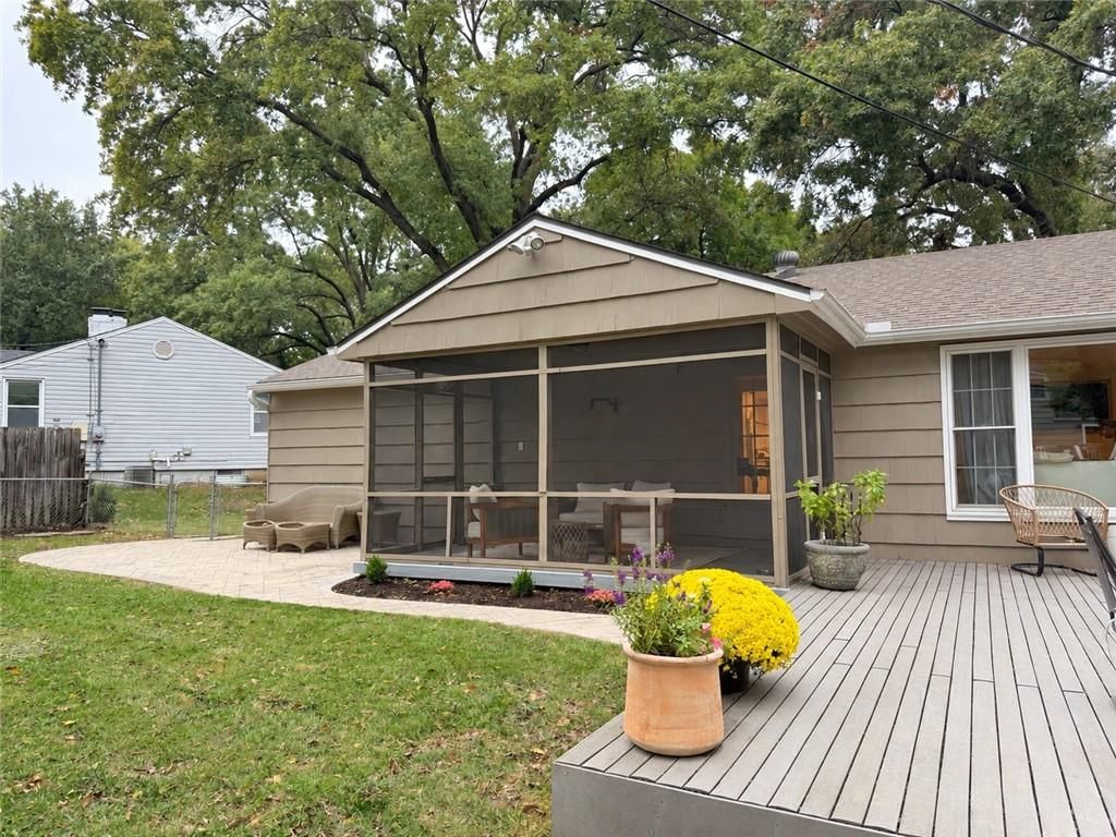 4717 W 77th Place, Prairie Village, KS: listing photo 3