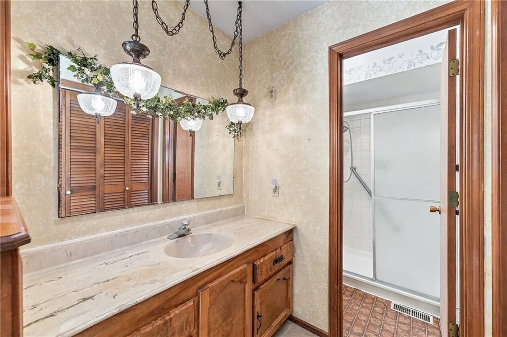 Photo 22 of 47 - 5905 E 210th Street, Belton, MO 64012