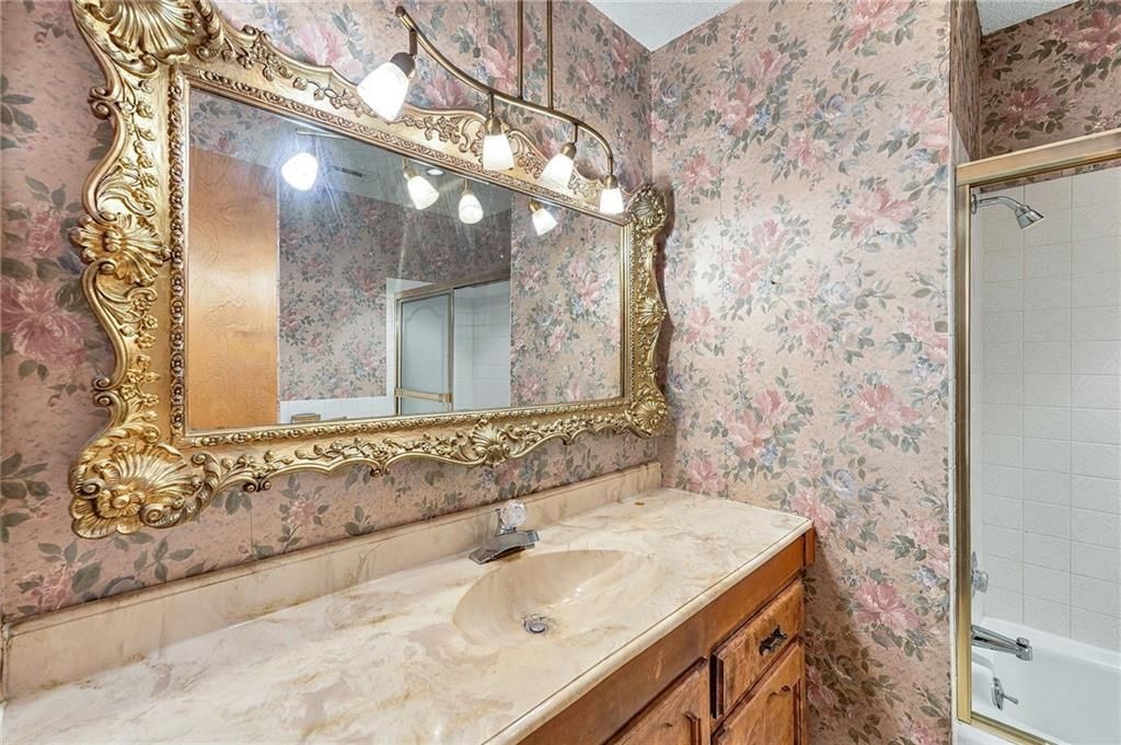 Photo 19 of 47 - 5905 E 210th Street, Belton, MO 64012