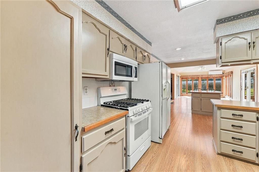 Photo 17 of 47 - 5905 E 210th Street, Belton, MO 64012
