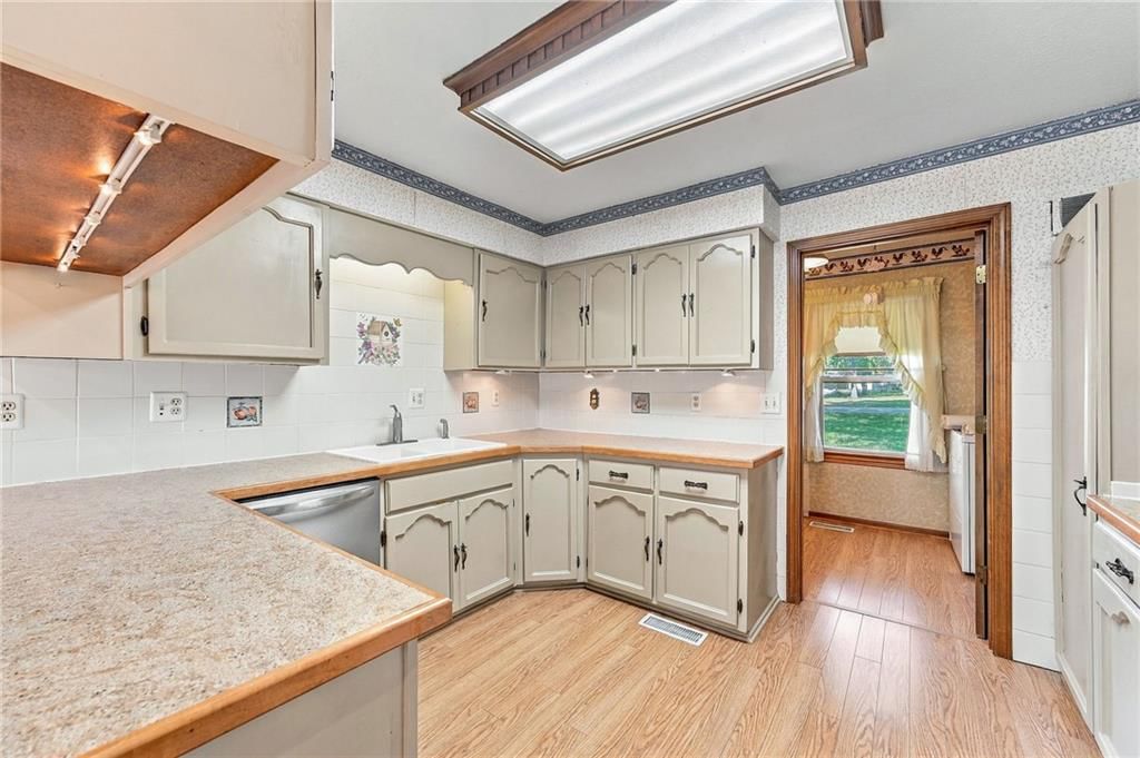 Photo 15 of 47 - 5905 E 210th Street, Belton, MO 64012