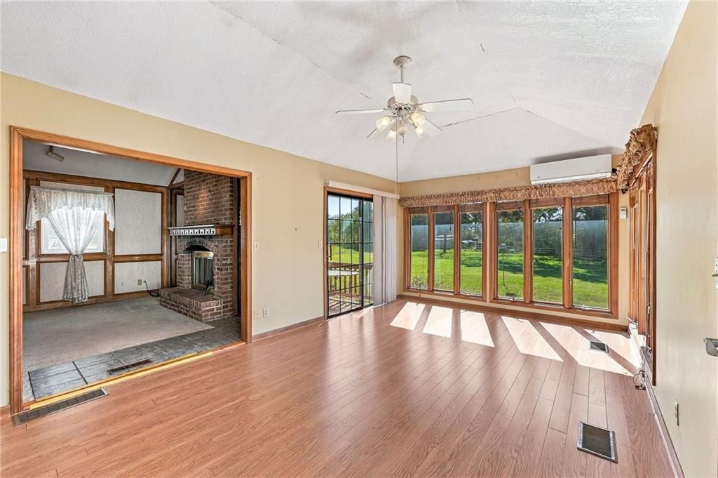 Sunroom at 5905 E 210th Street, Belton, MO 64012