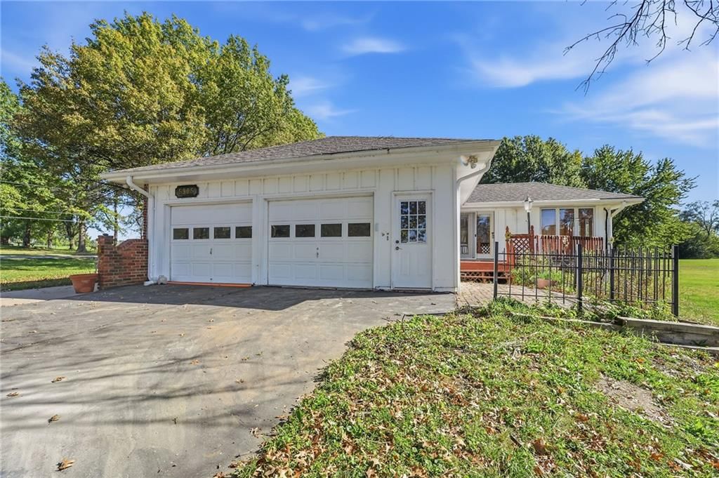 Attached garage and concrete driveway at 5905 E 210th Street, Belton, MO 64012