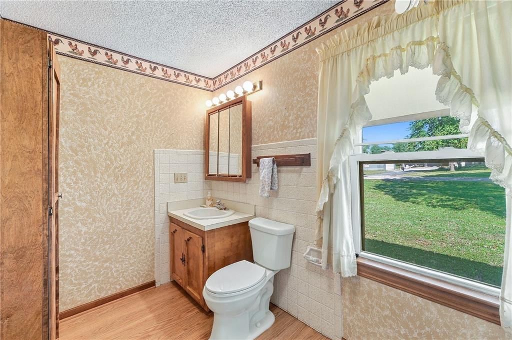 Photo 18 of 47 - 5905 E 210th Street, Belton, MO 64012