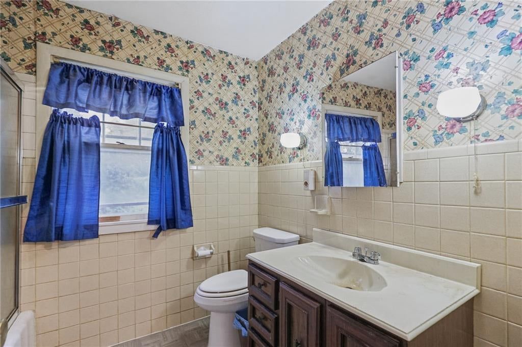 Photo 18 of 27 - 8932 E 66th Street, Raytown, MO 64133