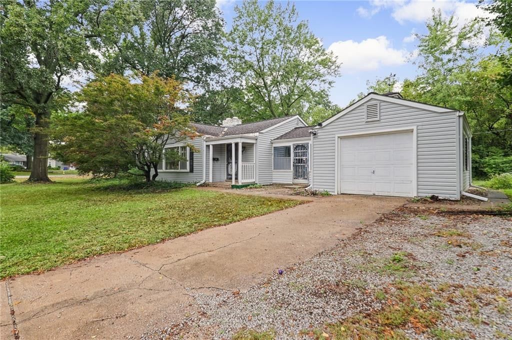 8932 E 66th Street, Raytown, MO: listing photo 2