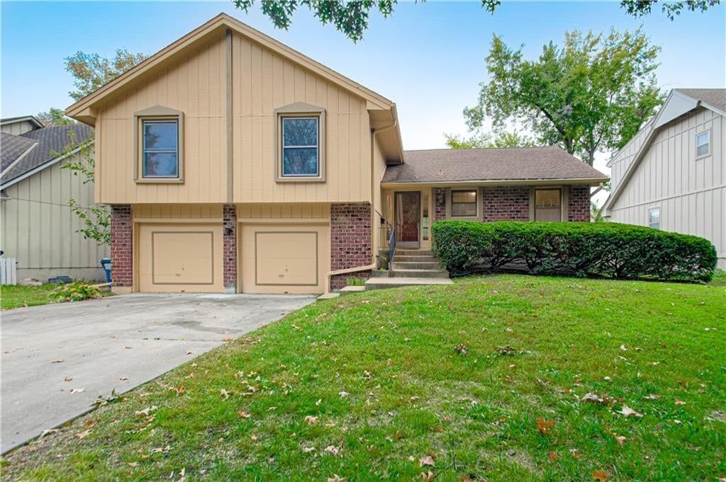 9835 W 101st Street, Overland Park, KS
