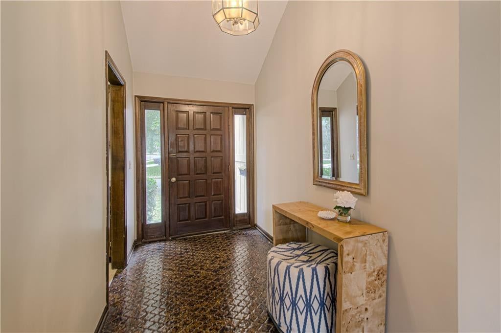 9835 W 101st Street, Overland Park, KS: listing photo 3