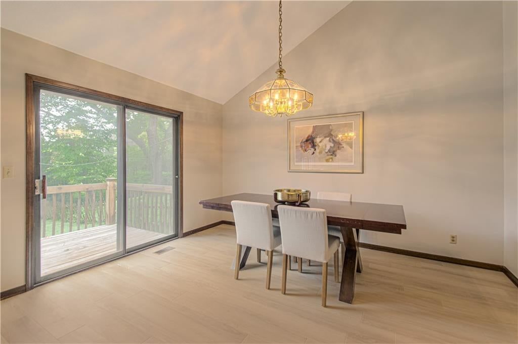 Photo 6 of 33 - 9835 W 101st Street, Overland Park, KS 66212
