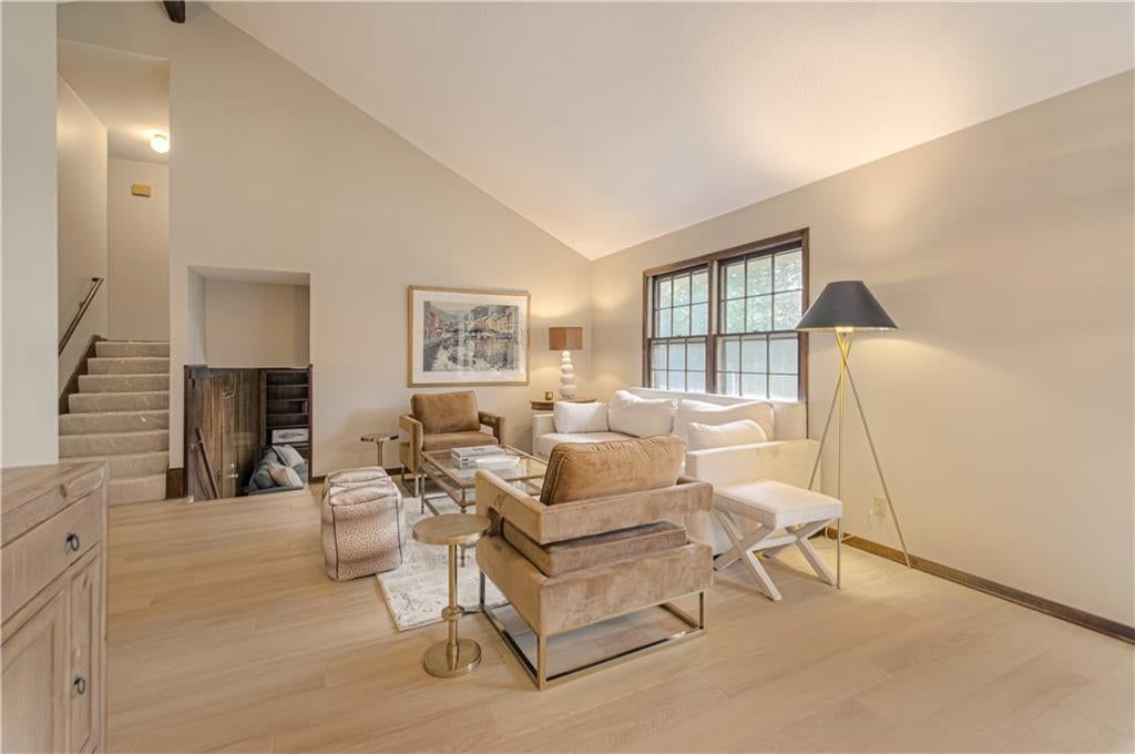 Photo 8 of 33 - 9835 W 101st Street, Overland Park, KS 66212
