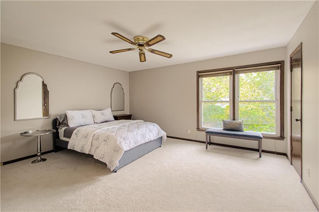 Photo 13 of 33 - 9835 W 101st Street, Overland Park, KS 66212
