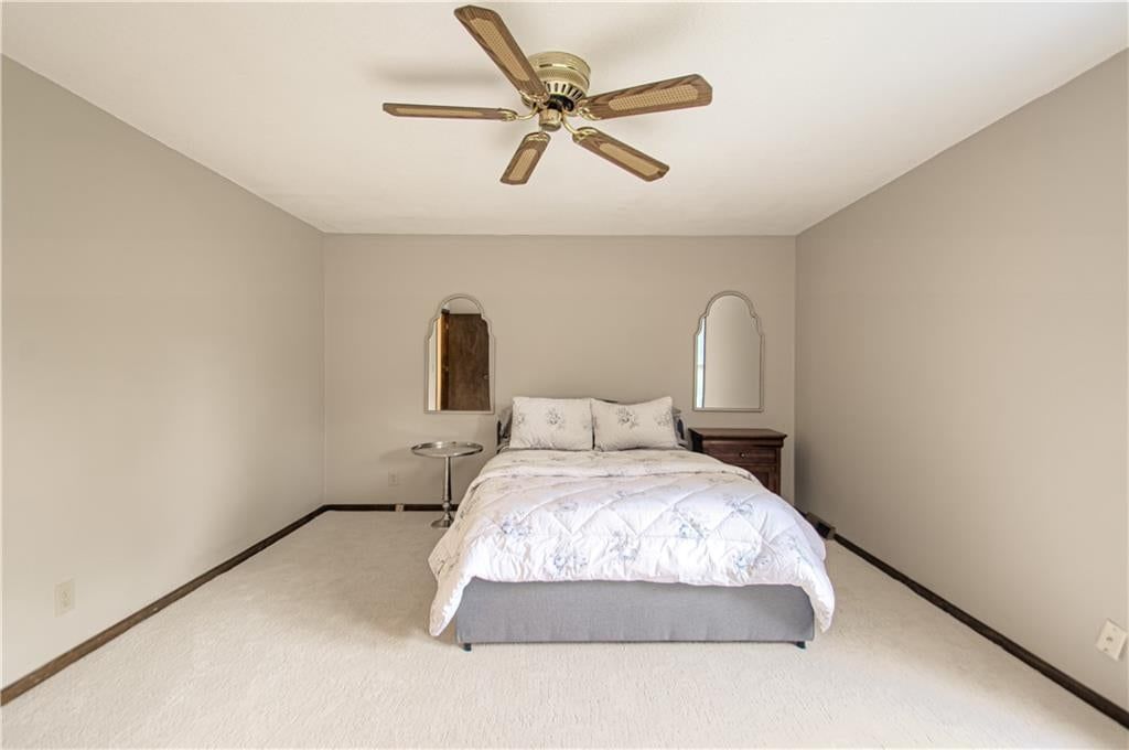 Photo 14 of 33 - 9835 W 101st Street, Overland Park, KS 66212