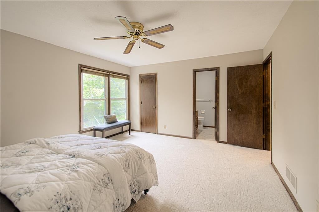 Photo 15 of 33 - 9835 W 101st Street, Overland Park, KS 66212