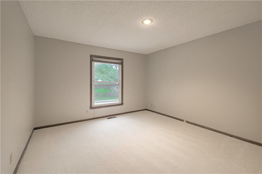 Photo 20 of 33 - 9835 W 101st Street, Overland Park, KS 66212