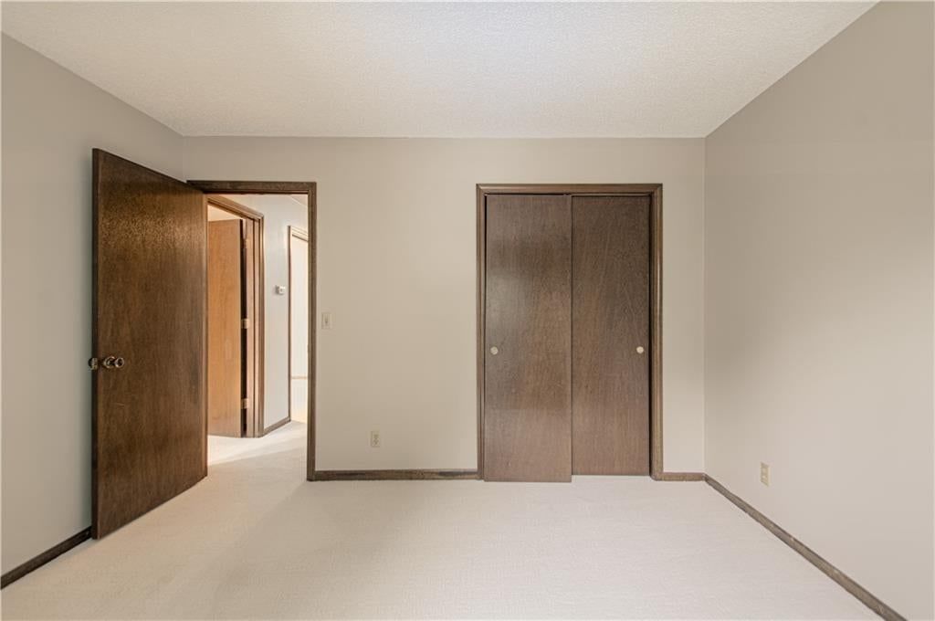 Photo 23 of 33 - 9835 W 101st Street, Overland Park, KS 66212