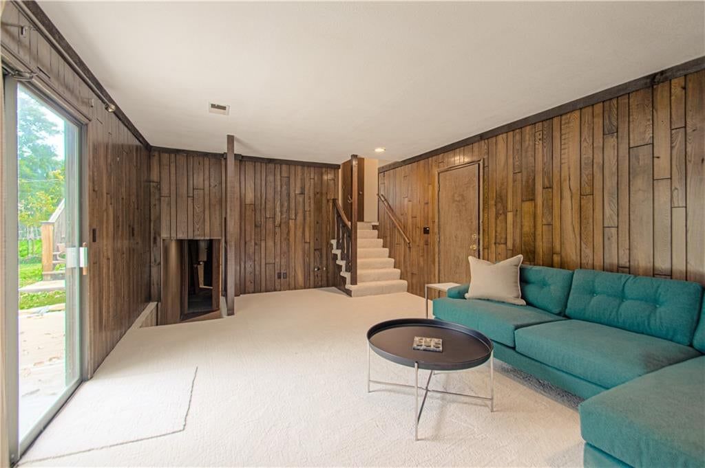 Photo 25 of 33 - 9835 W 101st Street, Overland Park, KS 66212
