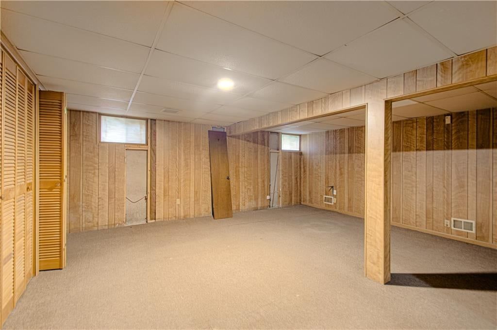 Photo 27 of 33 - 9835 W 101st Street, Overland Park, KS 66212
