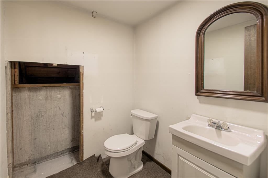 Photo 29 of 33 - 9835 W 101st Street, Overland Park, KS 66212