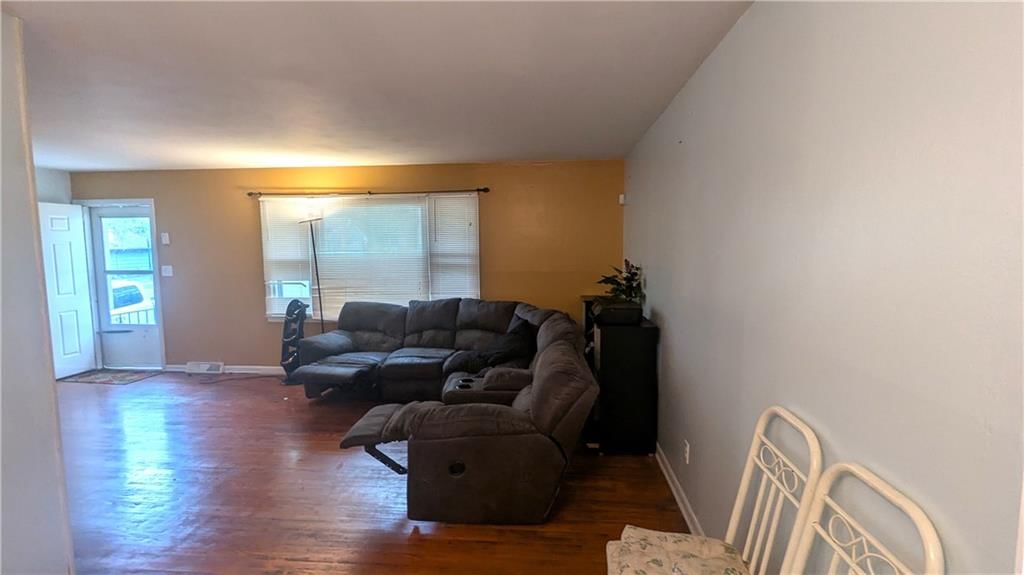 Photo 10 of 34 - 8507 Spring Valley Road, Raytown, MO 64138