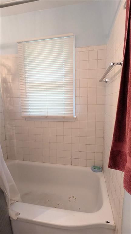 Photo 27 of 34 - 8507 Spring Valley Road, Raytown, MO 64138