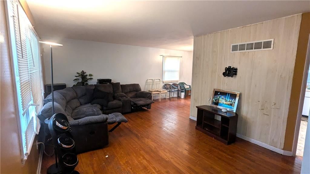 Photo 7 of 34 - 8507 Spring Valley Road, Raytown, MO 64138