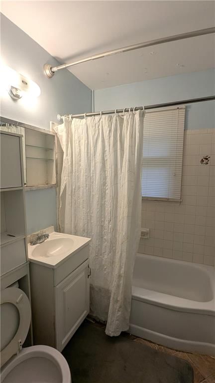 Photo 17 of 34 - 8507 Spring Valley Road, Raytown, MO 64138