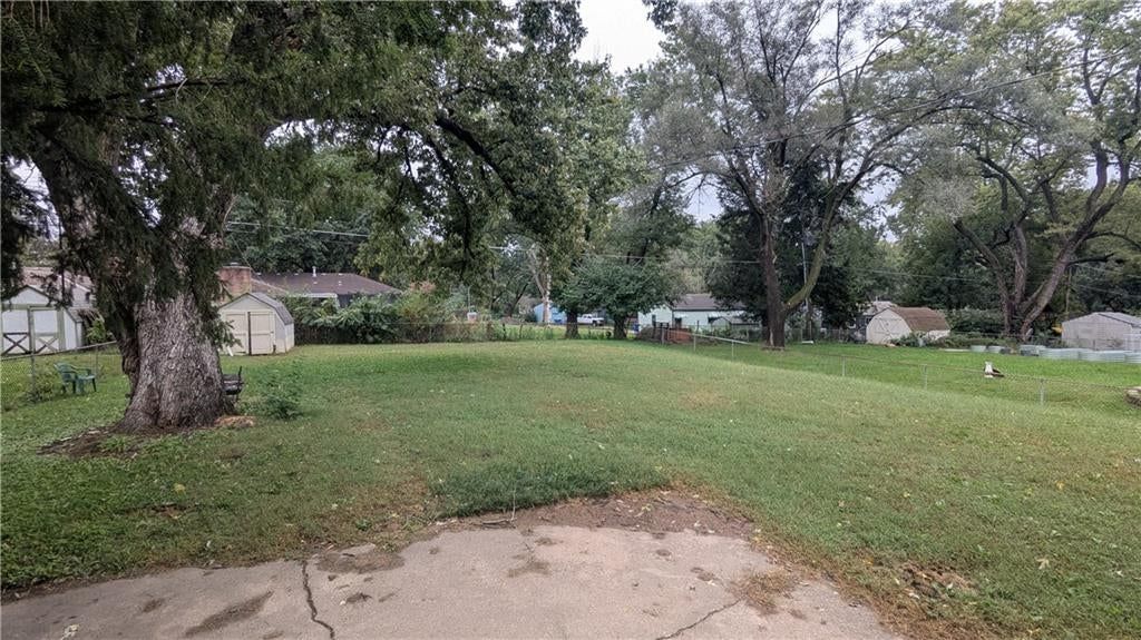 8507 Spring Valley Road, Raytown, MO: listing photo 3