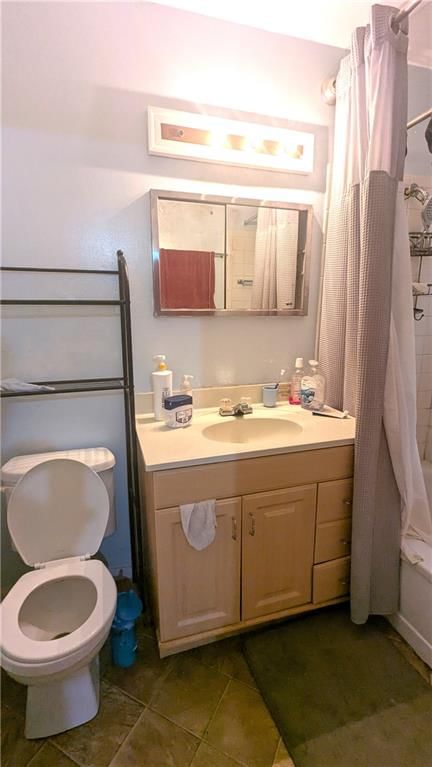 Photo 25 of 34 - 8507 Spring Valley Road, Raytown, MO 64138
