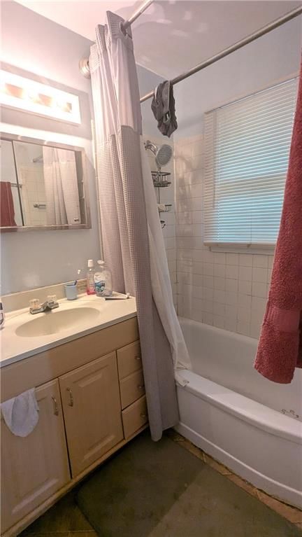 Photo 26 of 34 - 8507 Spring Valley Road, Raytown, MO 64138