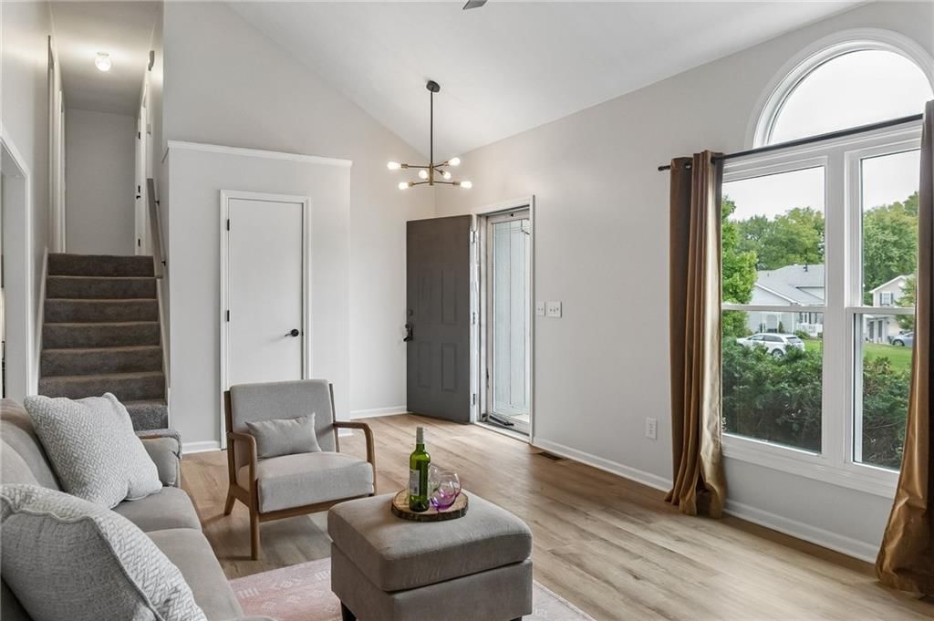 Photo 6 of 35 - 7606 NW 73rd Court, Kansas City, MO 64152