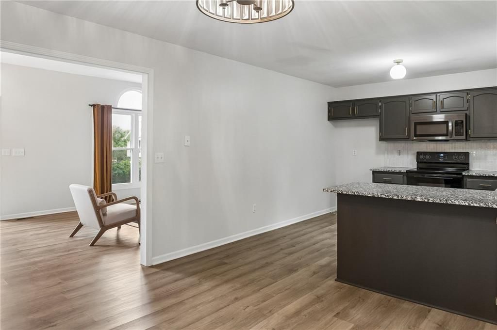 Open floor plan at 7606 NW 73rd Court, Kansas City, MO 64152