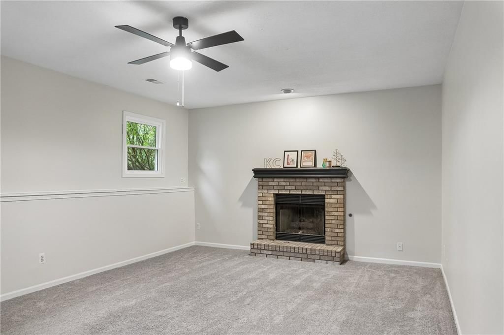 Photo 14 of 35 - 7606 NW 73rd Court, Kansas City, MO 64152