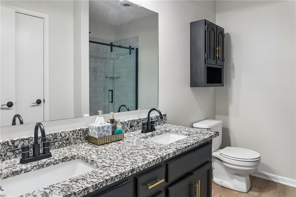 Double vanity and black vanity at 7606 NW 73rd Court, Kansas City, MO 64152