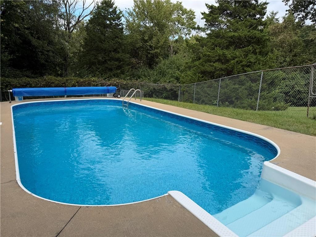 1118 Sycamore Ridge Drive, Lansing, KS: listing photo 2