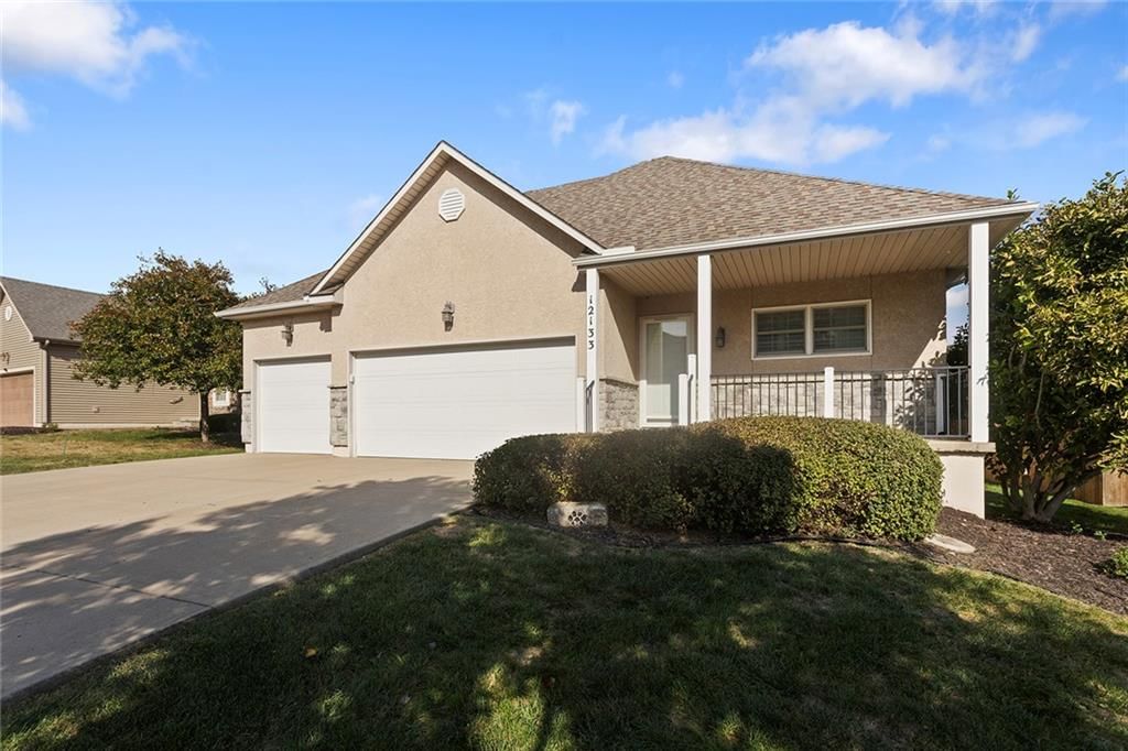 12133 S Valley Road, Olathe, KS: listing photo 2