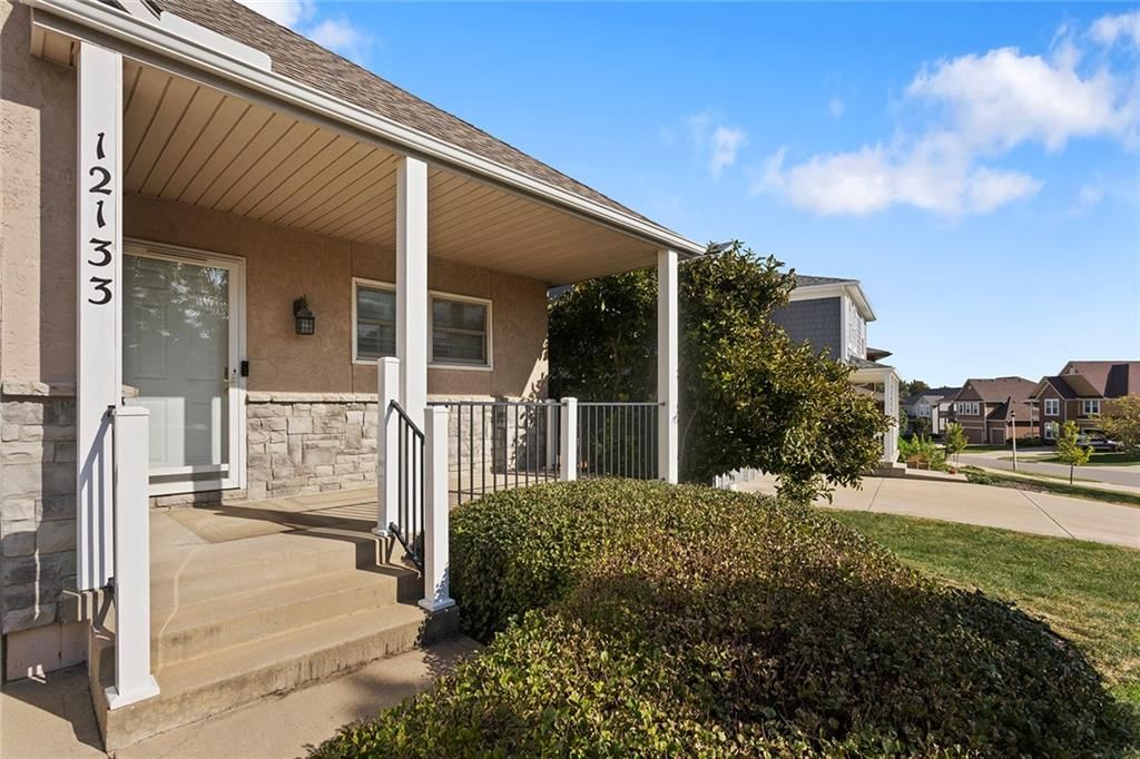 12133 S Valley Road, Olathe, KS: listing photo 3
