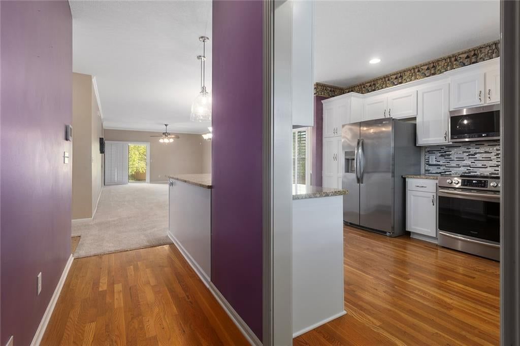 Photo 4 of 25 - 12133 S Valley Road, Olathe, KS 66061