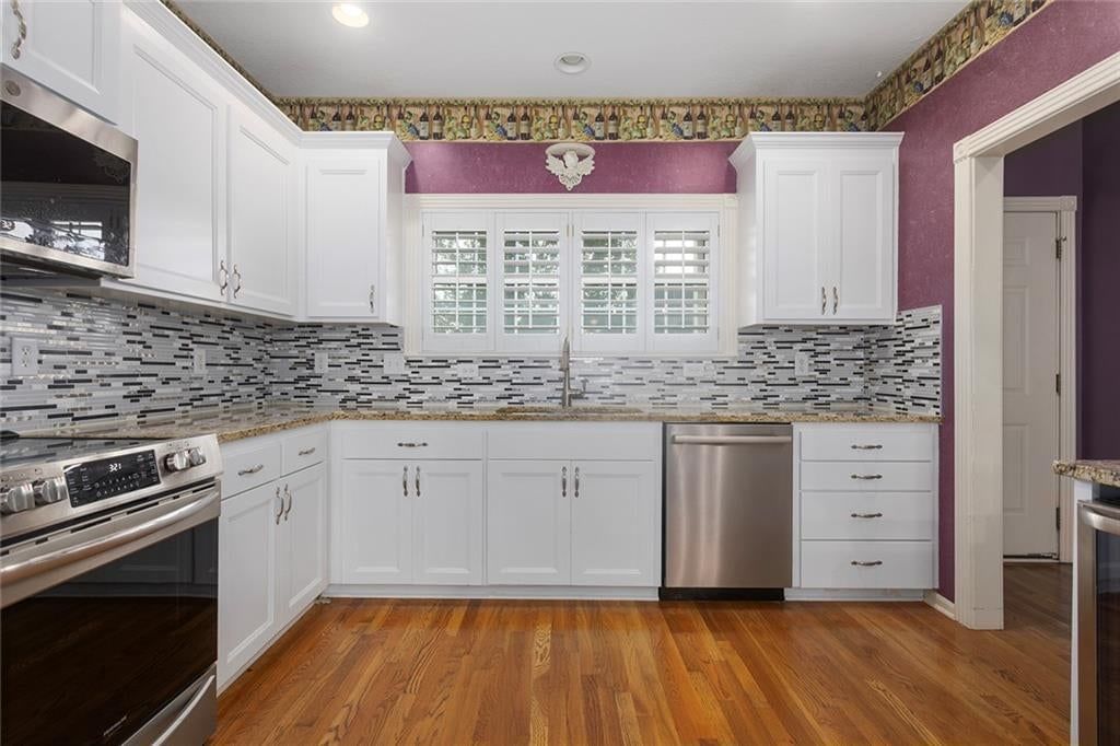 Photo 6 of 25 - 12133 S Valley Road, Olathe, KS 66061