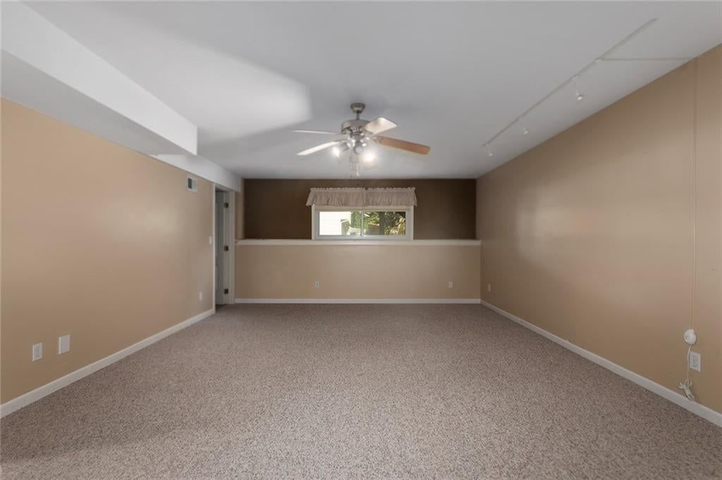 Photo 20 of 25 - 12133 S Valley Road, Olathe, KS 66061