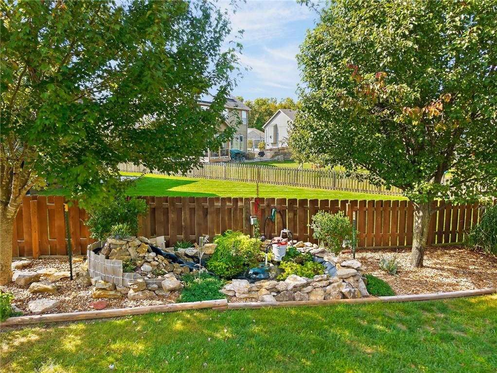 Fenced yard and mature trees at 406 Buck Court, Kearney, MO 64060