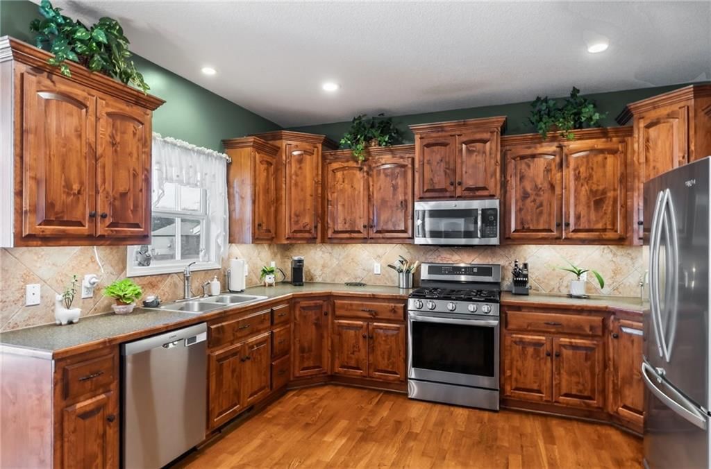 Photo 21 of 47 - 406 Buck Court, Kearney, MO 64060