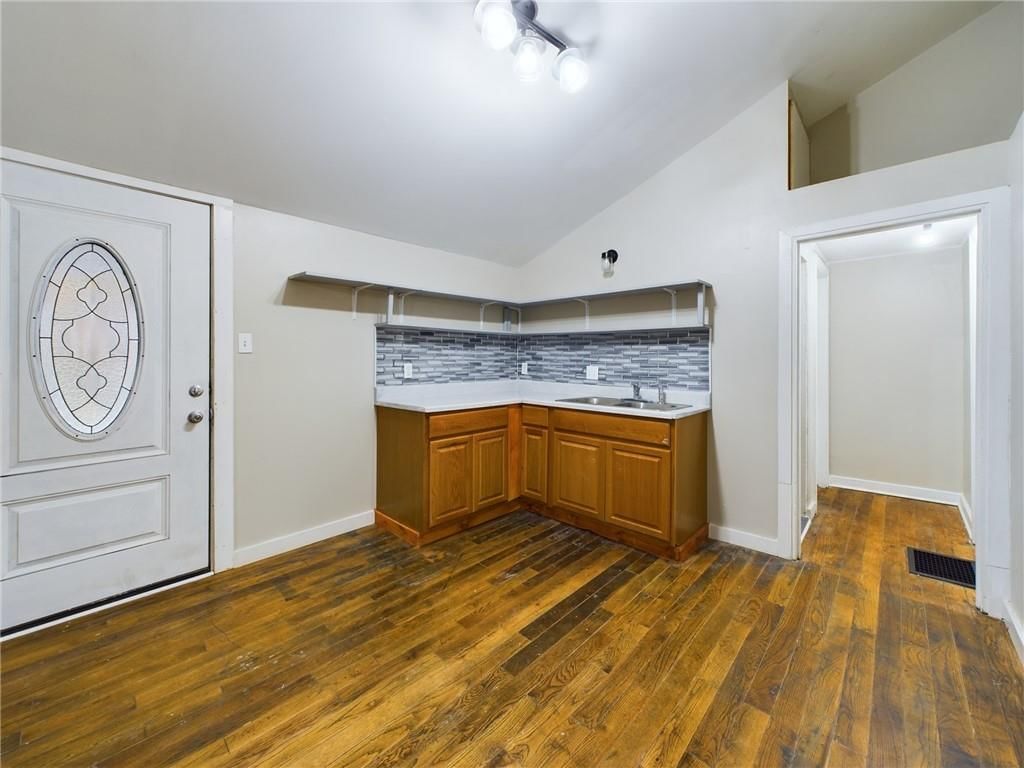 1013 W South Avenue, Independence, MO: listing photo 2