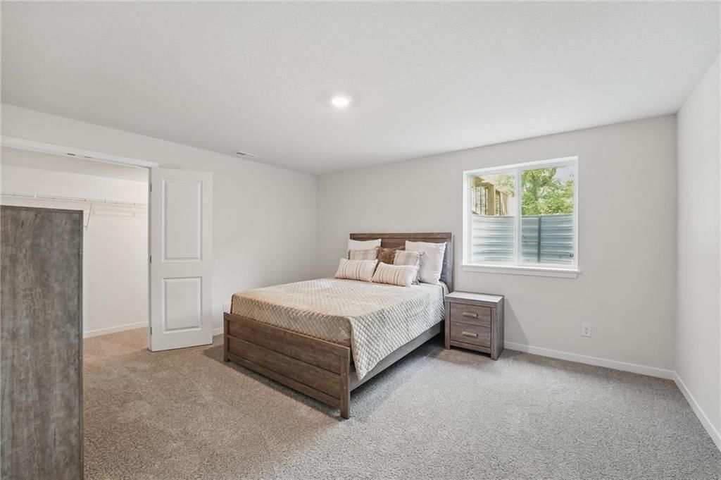 Photo 25 of 34 - 702 N 86th Terrace, Kansas City, KS 66112