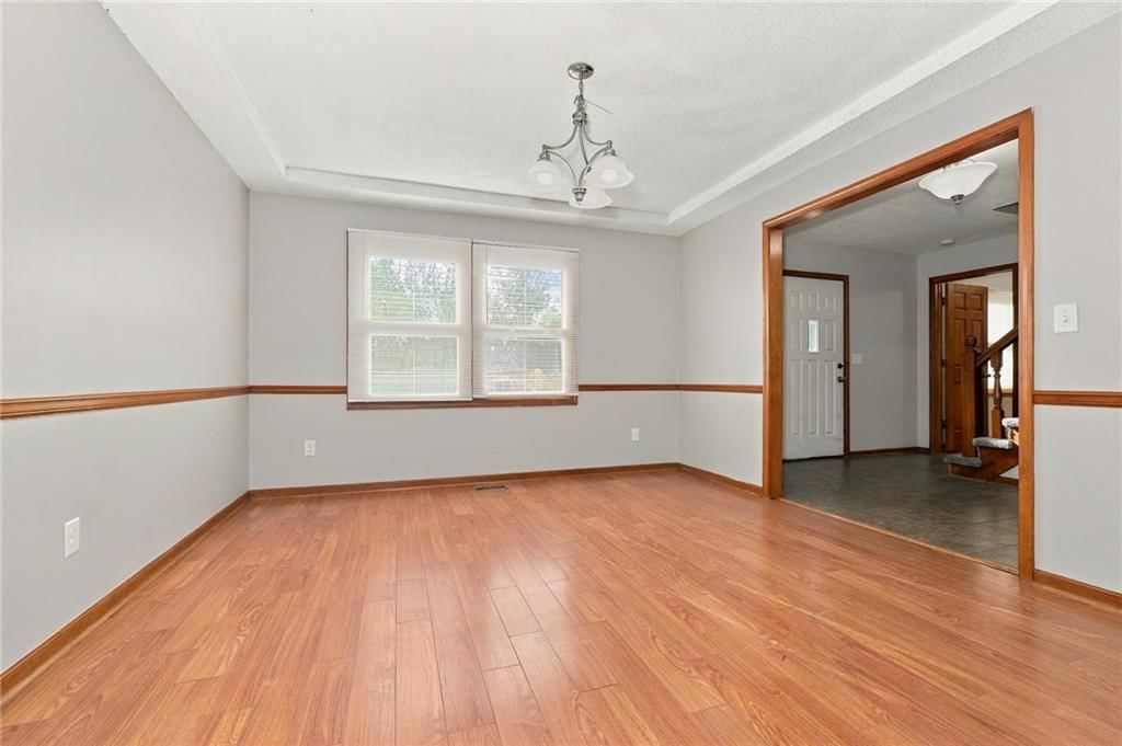 17422 W 70th Street, Shawnee, KS: listing photo 2