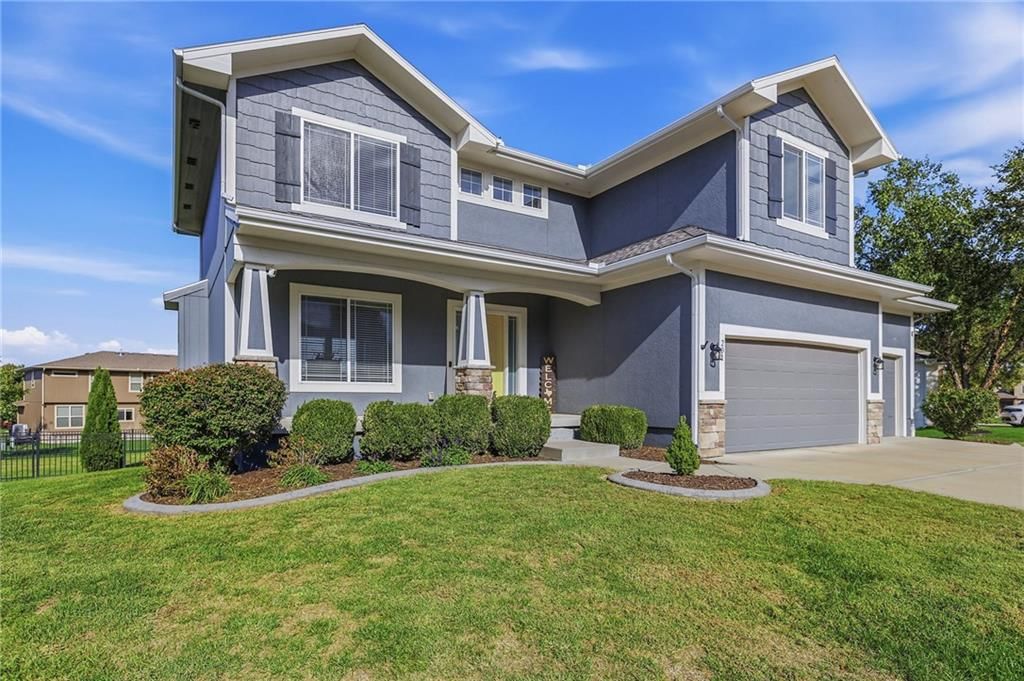 201 SW Lake Side Drive, Blue Springs, MO: listing photo 2