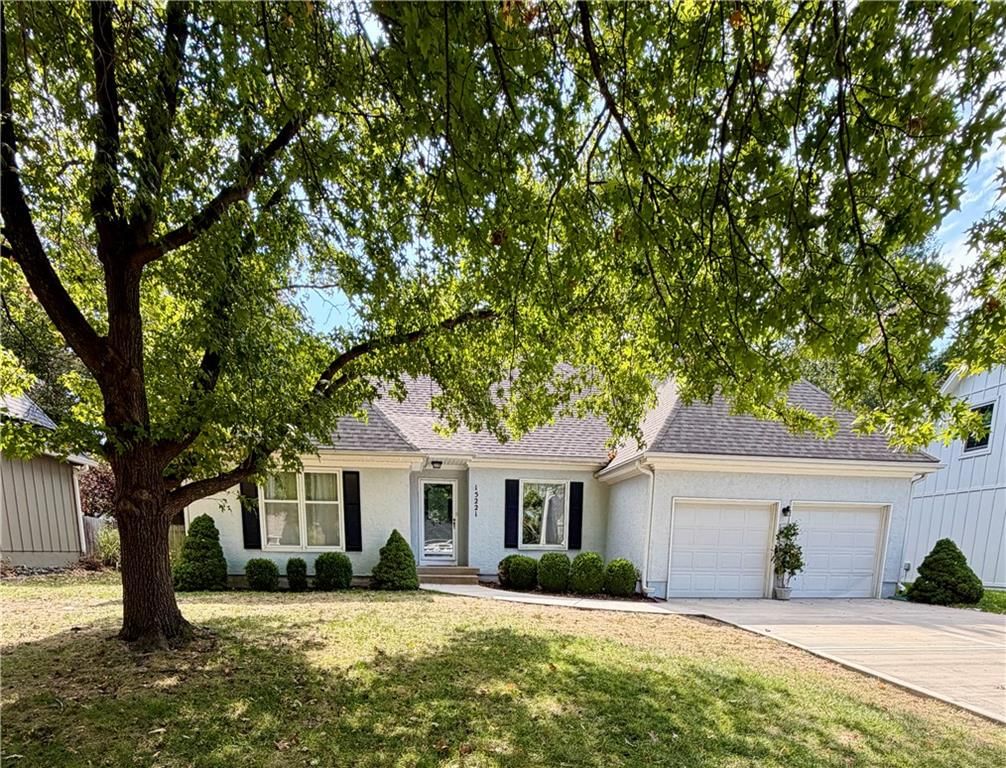 15221 W 84th Terrace, Lenexa, KS