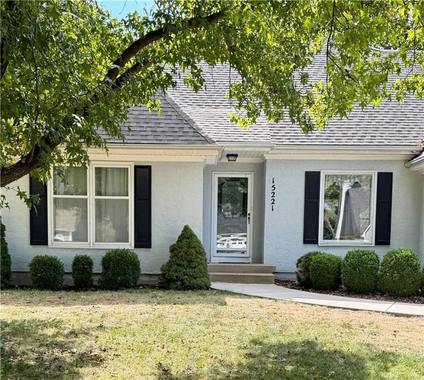 15221 W 84th Terrace, Lenexa, KS: listing photo 2