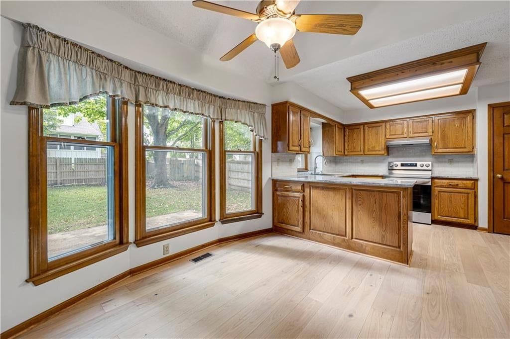 Photo 14 of 48 - 15221 W 84th Terrace, Lenexa, KS 66219