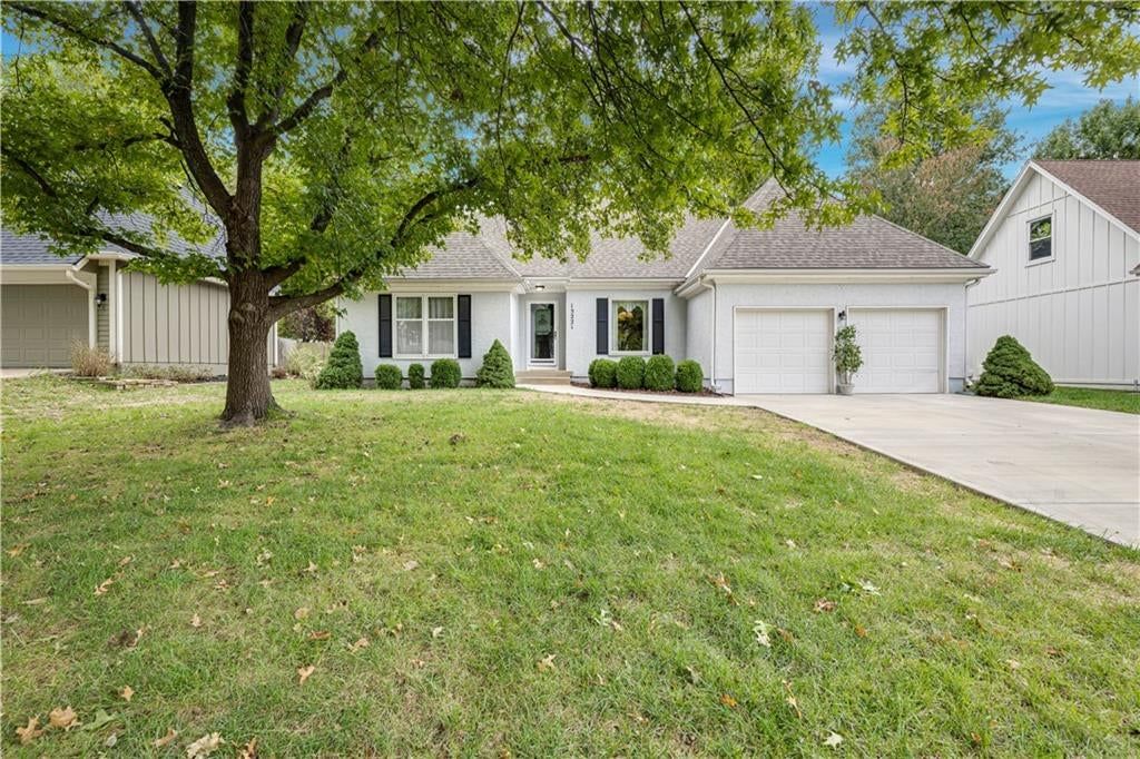 Photo 2 of 48 - 15221 W 84th Terrace, Lenexa, KS 66219